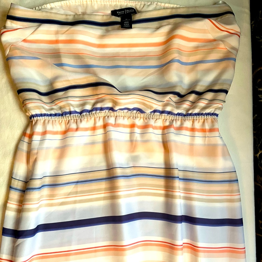 White house black market , Midi dress that is strapless. Medium in size .
